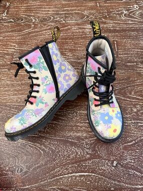 Dr. Martens Kids Floral Lace-Up Boots - Pastel Multicolor